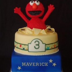 maverick-icing-smiles-cake-large