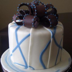 white-chocolate-with-blue-vines-chocolate-bow-large