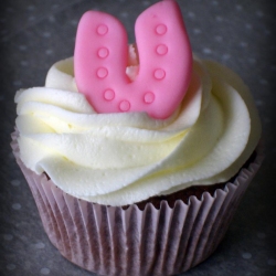 Pink Horseshoe Cupcakes