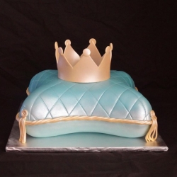 King's Crown Pillow Cake