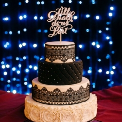 Black Lace and Fondant Rosettes - Liz Osban Photography