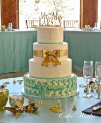 Sparkling Gold Bow on Buttercream