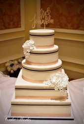 Crisp Ribbon Lines in Gold and Navy