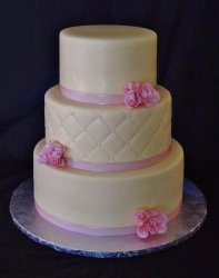 pale-yellow-quilt-with-pink-sweetheart-roses-1-large